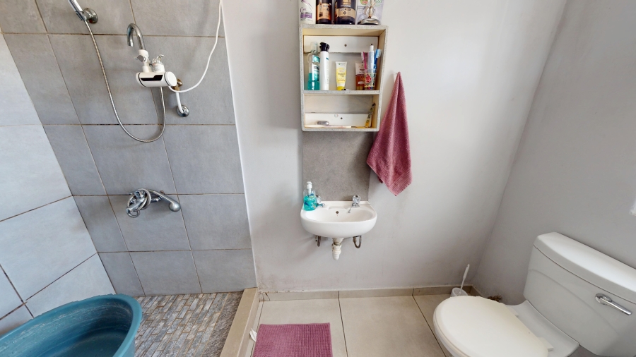 7 Bedroom Property for Sale in Sunbird Park Western Cape